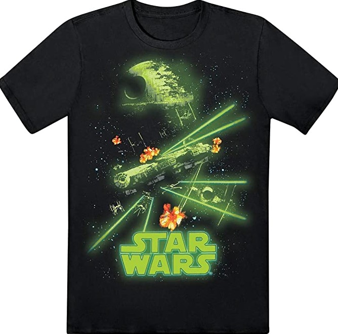 Camiseta na cor preta com estampa de Star Wars.