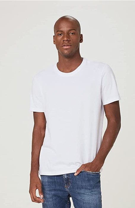Camiseta na cor branca básica masculina. 