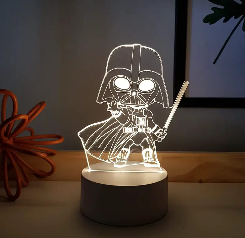 Luminária do Darth Vader. 