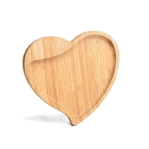 Petisqueira de bambu em formato de coração. 