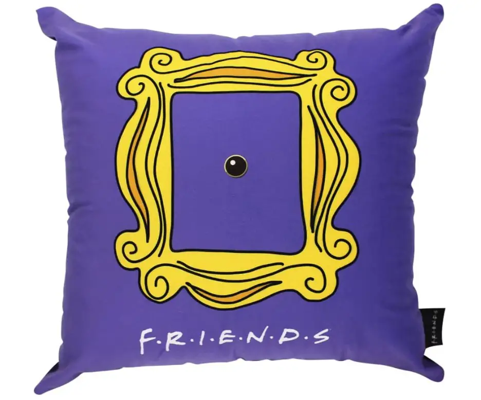 Almofada na cor roxa com moldura de porta Friends. 