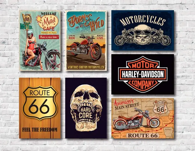 Placa decorativa com detalhes de motocicletas. 