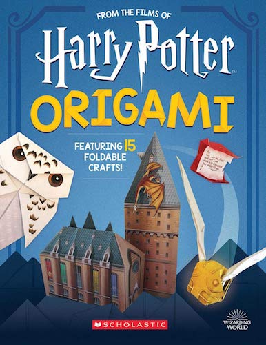 Livro com figuras de origami. 