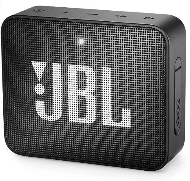 Caixa de som portátil JBL.
