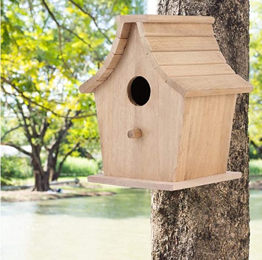 Casa de passarinho de madeira. 