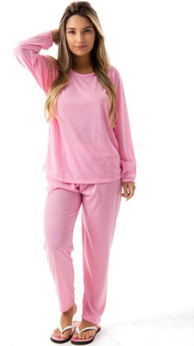 Pijama feminino na cor rosa.