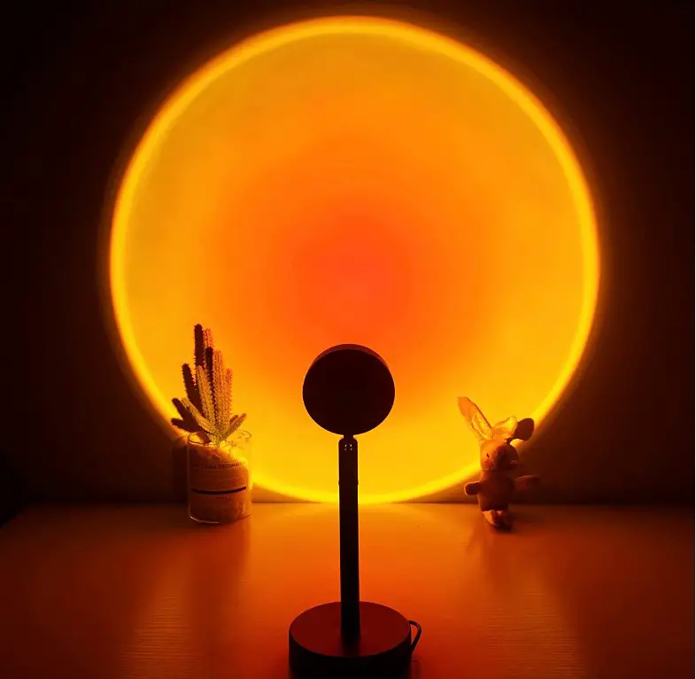 Luminária com projetor que simula o pôr-do-sol. 