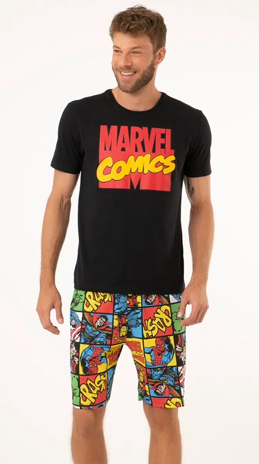 Pijama masculino com estampas dos quadrinhos Marvel. 