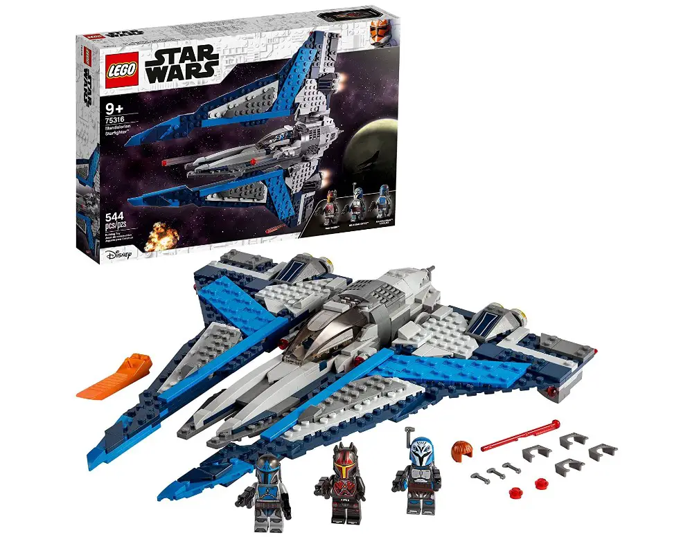 Lego em formato da nave de Star Wars. 
