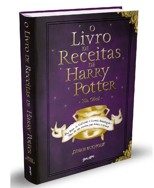 Livro de receitas com capa roxa e receitas do Harry Potter. 