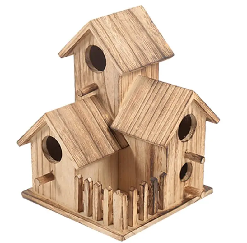 Casa de pássaros de madeira. 